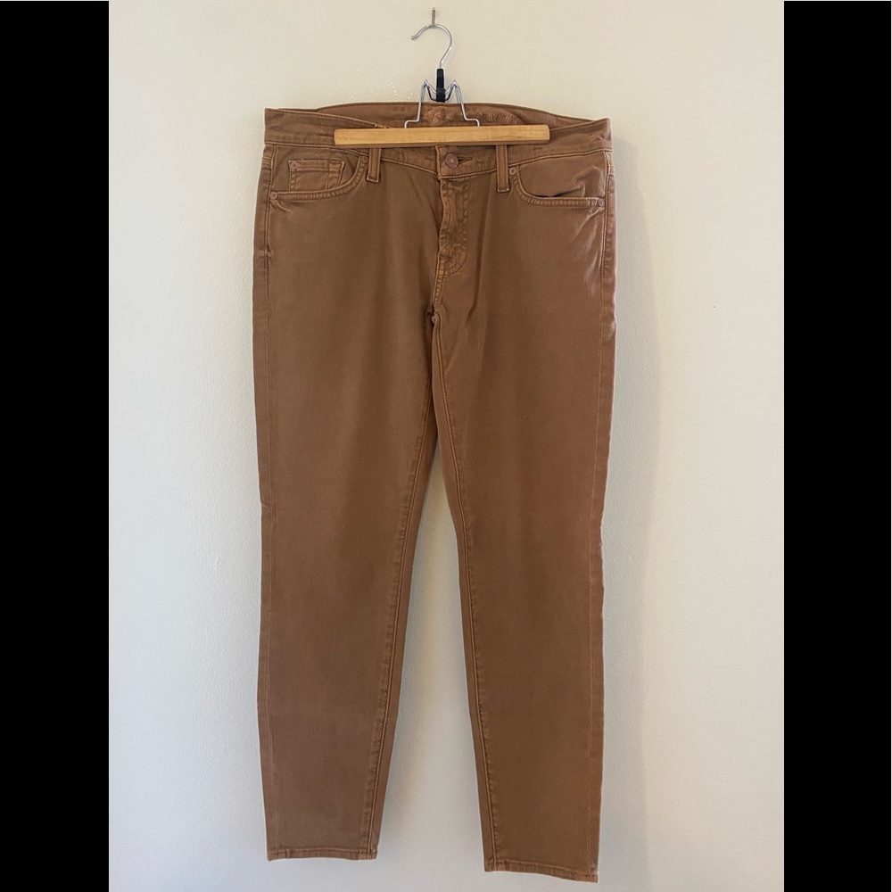 Seven for all Mankind jeans, size 29. Never worn.